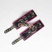 Черные кожаные наручники с розовой строчкой - Crazy Handmade - купить с доставкой в Севастополе