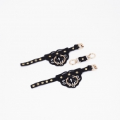 Черные кожаные наручники с клепками, кольцами и золотистой фурнитурой - Crazy Handmade - купить с доставкой в Севастополе