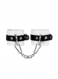 Бело-черные кожаные наручники с одним ремешком с люверсами - Pecado - купить с доставкой в Севастополе
