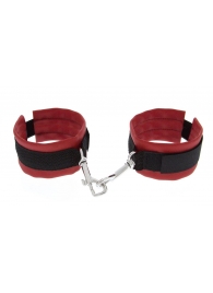 Красно-чёрные полиуретановые наручники Luxurious Handcuffs - Blush Novelties - купить с доставкой в Севастополе