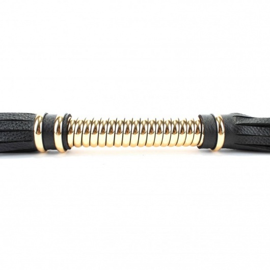 Чёрная плетка  из натуральной кожи с золотистой отделкой рукояти - БДСМ Арсенал - купить с доставкой в Севастополе