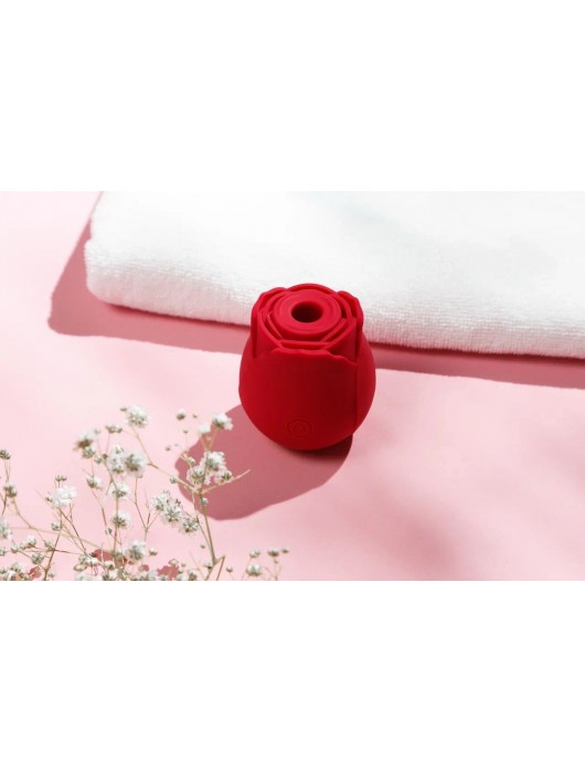 Красный вакуумный стимулятор клитора Ilana - Woma