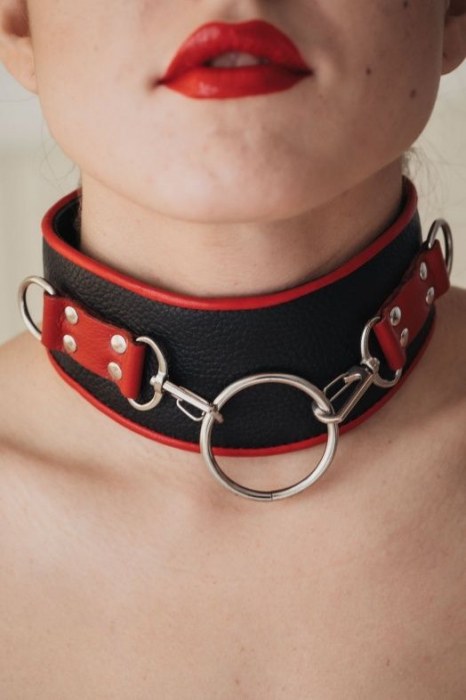 Черный кожаный ошейник с кольцом - БДСМ Арсенал - купить с доставкой в Севастополе