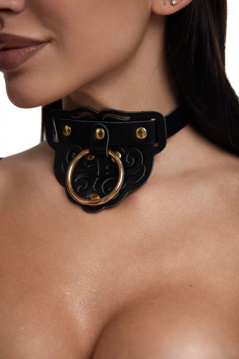 Черный фигурный кожаный ошейник с золотистой фурнитурой - Crazy Handmade - купить с доставкой в Севастополе