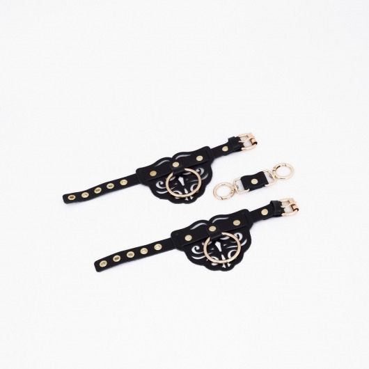 Черные кожаные наручники с клепками, кольцами и золотистой фурнитурой - Crazy Handmade - купить с доставкой в Севастополе