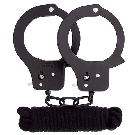 Чёрные наручники из листового металла в комплекте с веревкой BONDX METAL CUFFS LOVE ROPE SET - Dream Toys - купить с доставкой в Севастополе